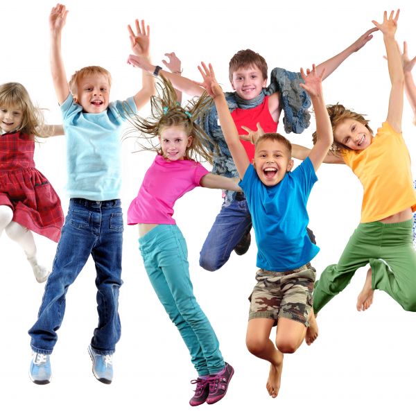 Dancing Kids hüpfen wild durcheinander